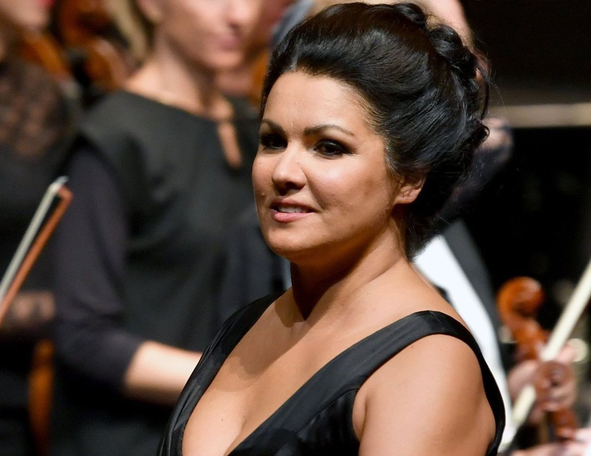 Anna Netrebko unter Druck – Engagements auf Eis gelegt