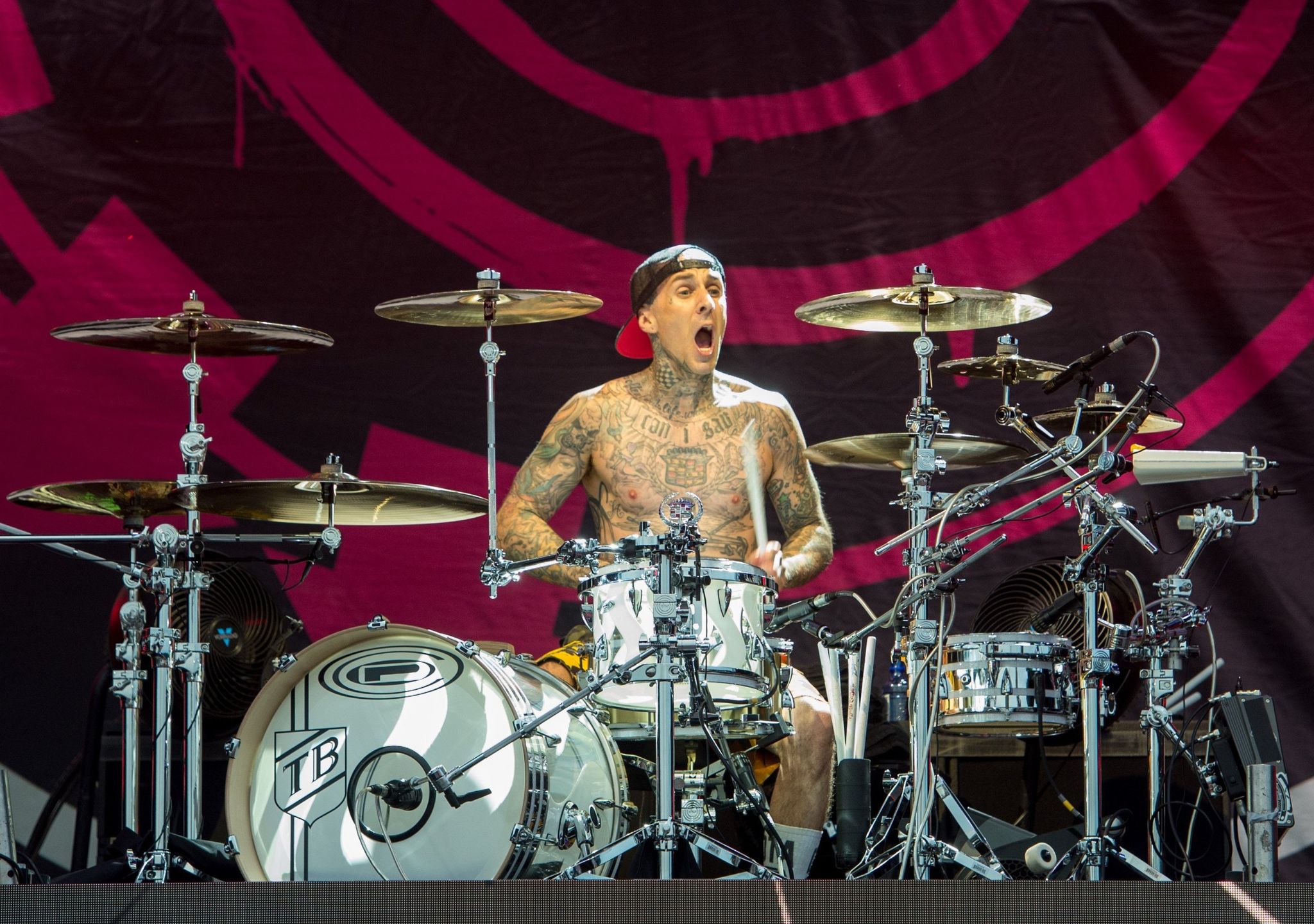 Blink-182-Schlagzeuger Travis Barker rockt bei den Oscars