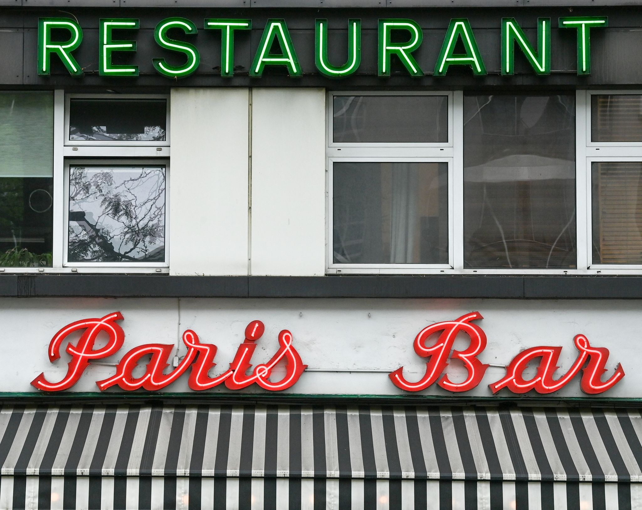 Der Buchstabenfreund und die Neonröhren in Berlin