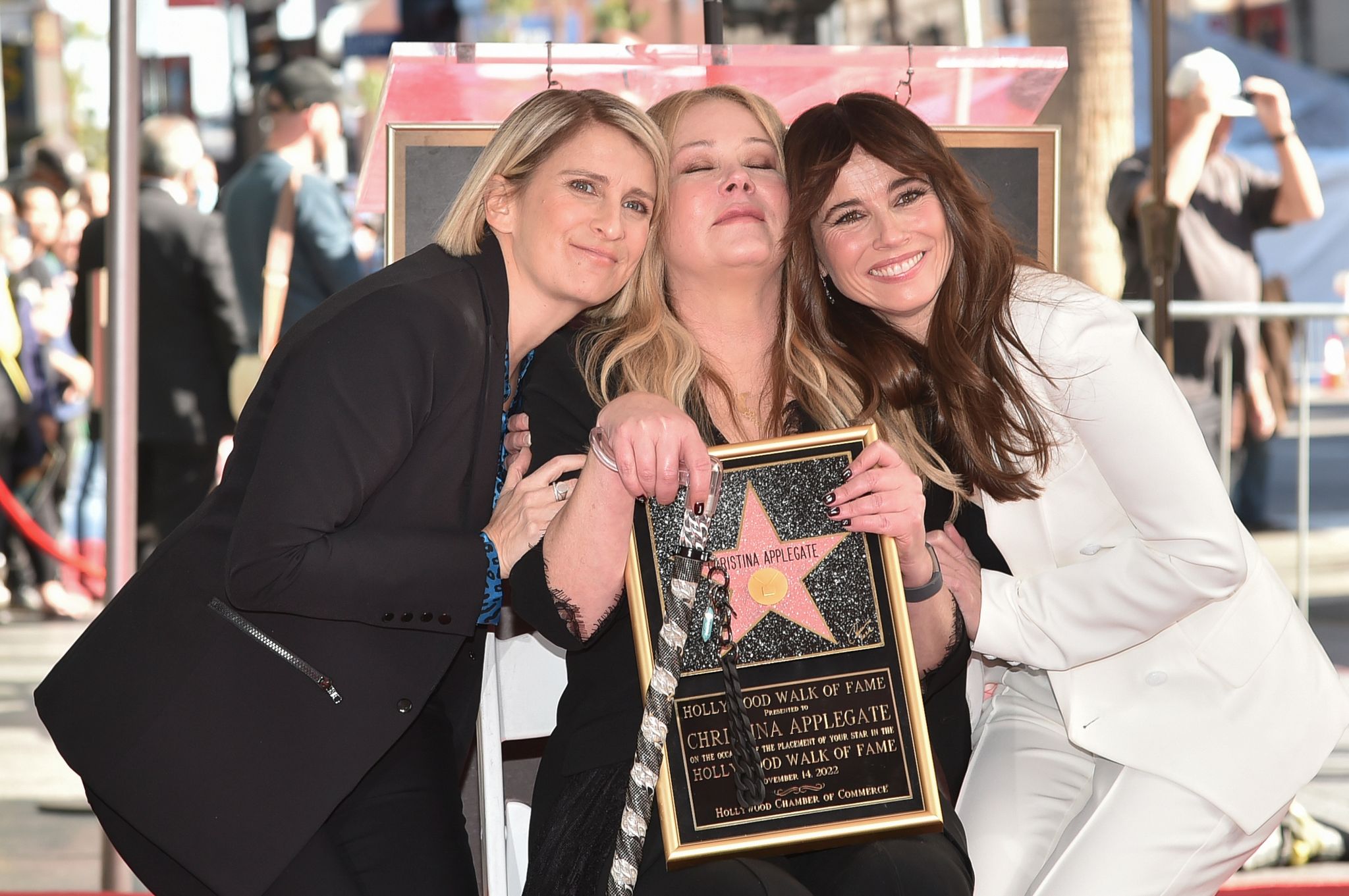 Christina Applegate mit Gehstock bei «Walk of Fame»-Feier