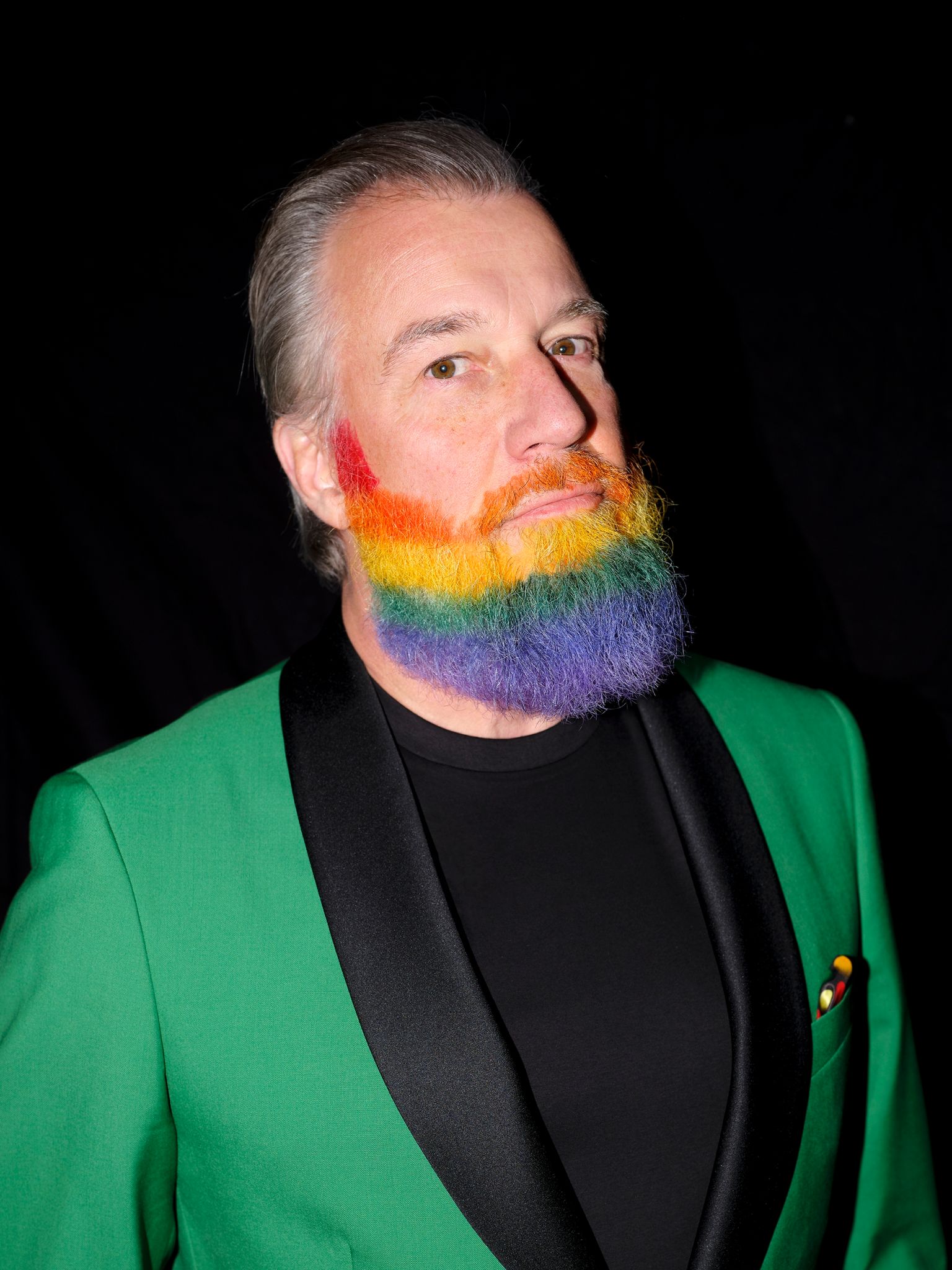 Sänger Marc Marshall trägt jetzt Regenbogenbart