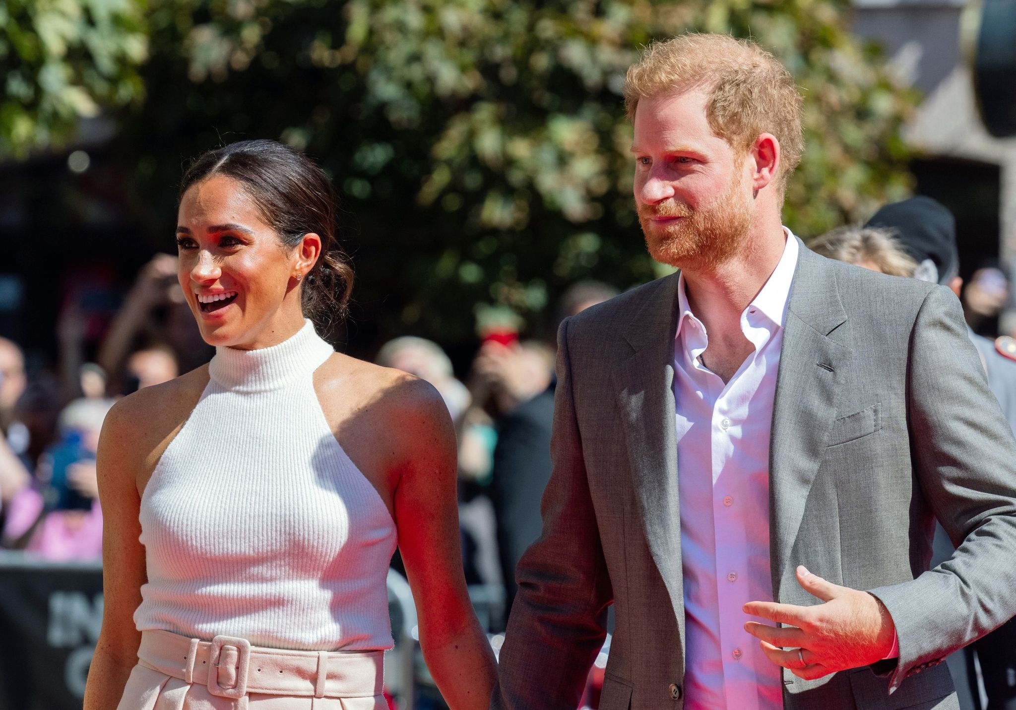 Harry und Meghan wollen Krisentreffen mit britischen Royals