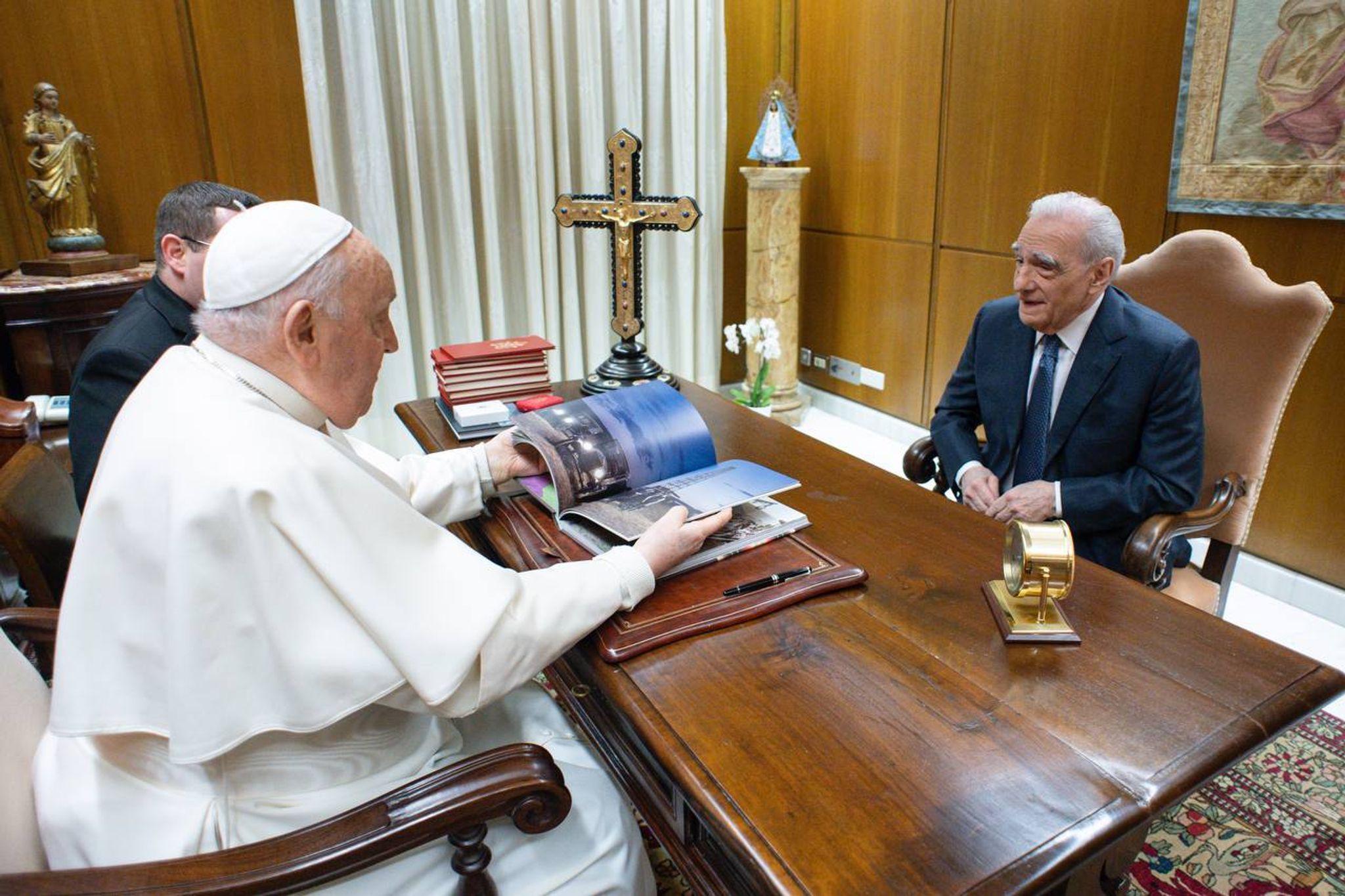 Papst Franziskus trifft Regisseur Martin Scorsese