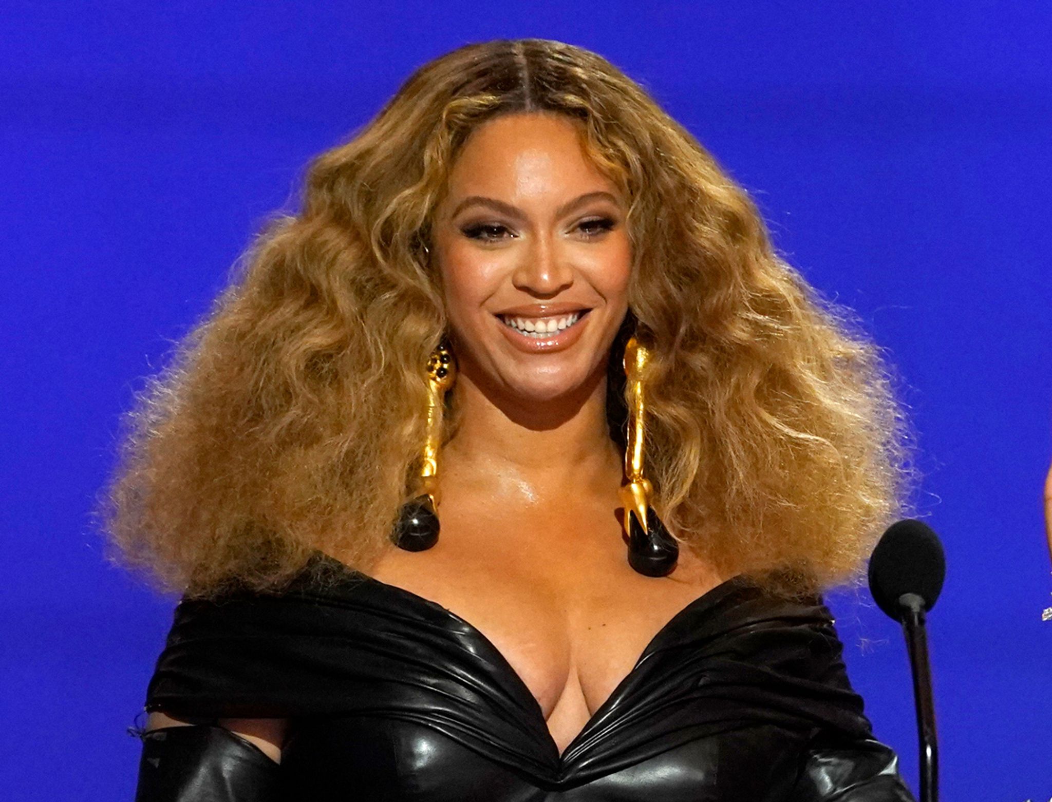 Beyoncé führt die Billboard-Charts an