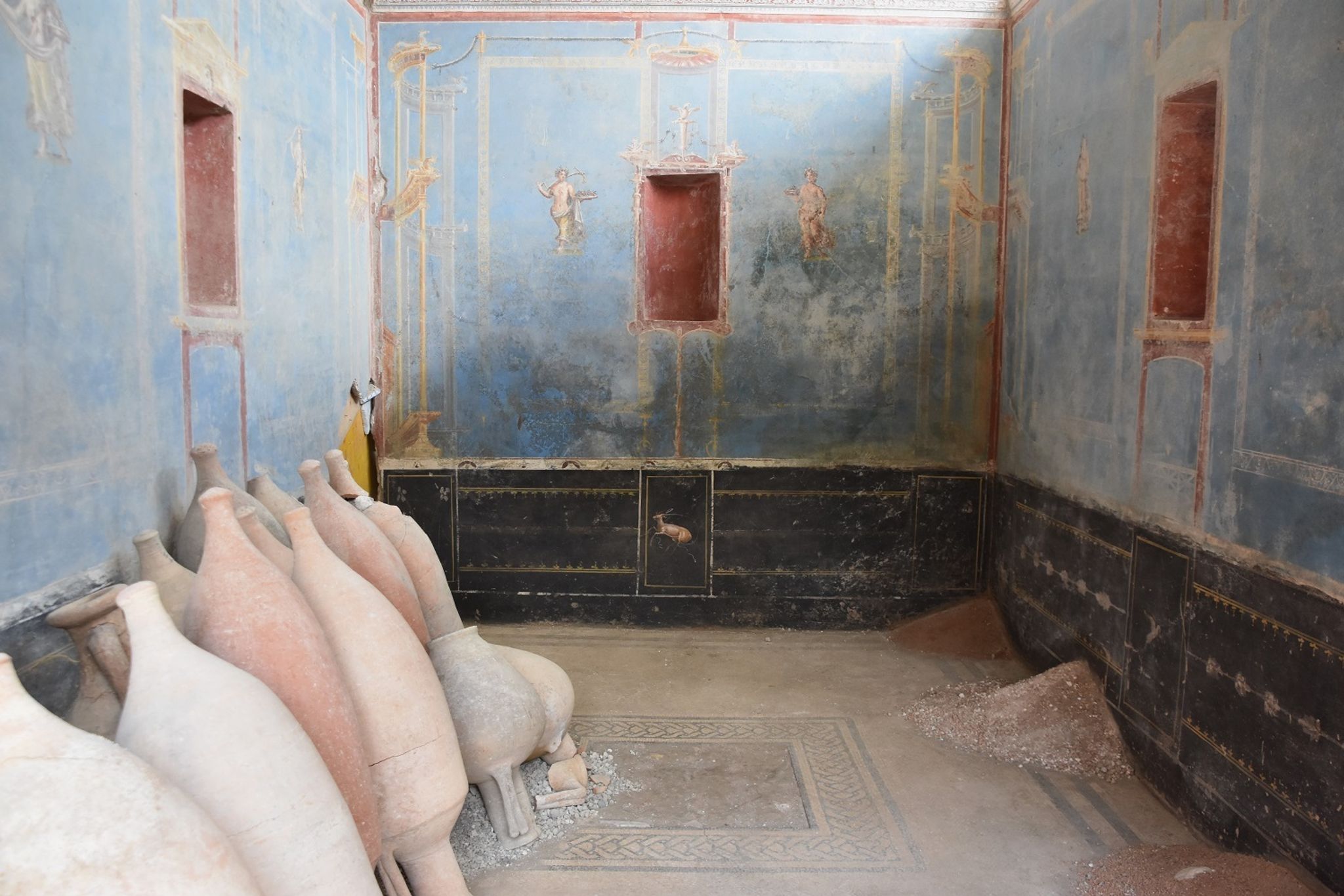 Blauer Raum für Rituale in Pompeji freigelegt