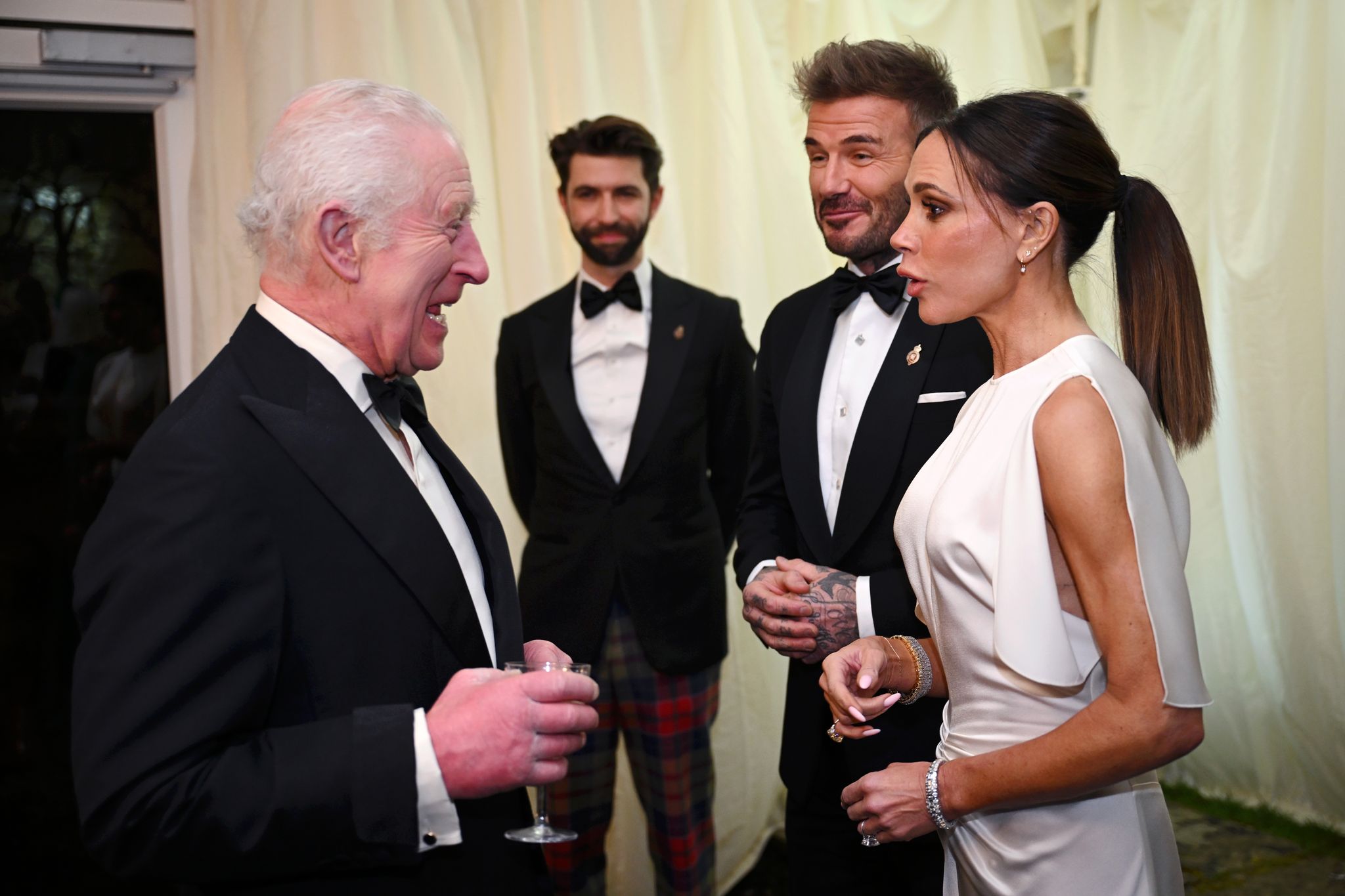 Charles diniert mit Beckhams, Mirren und Versace