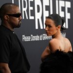 Partnerin von Kanye West beinahe nackt bei Grammy-Verleihung