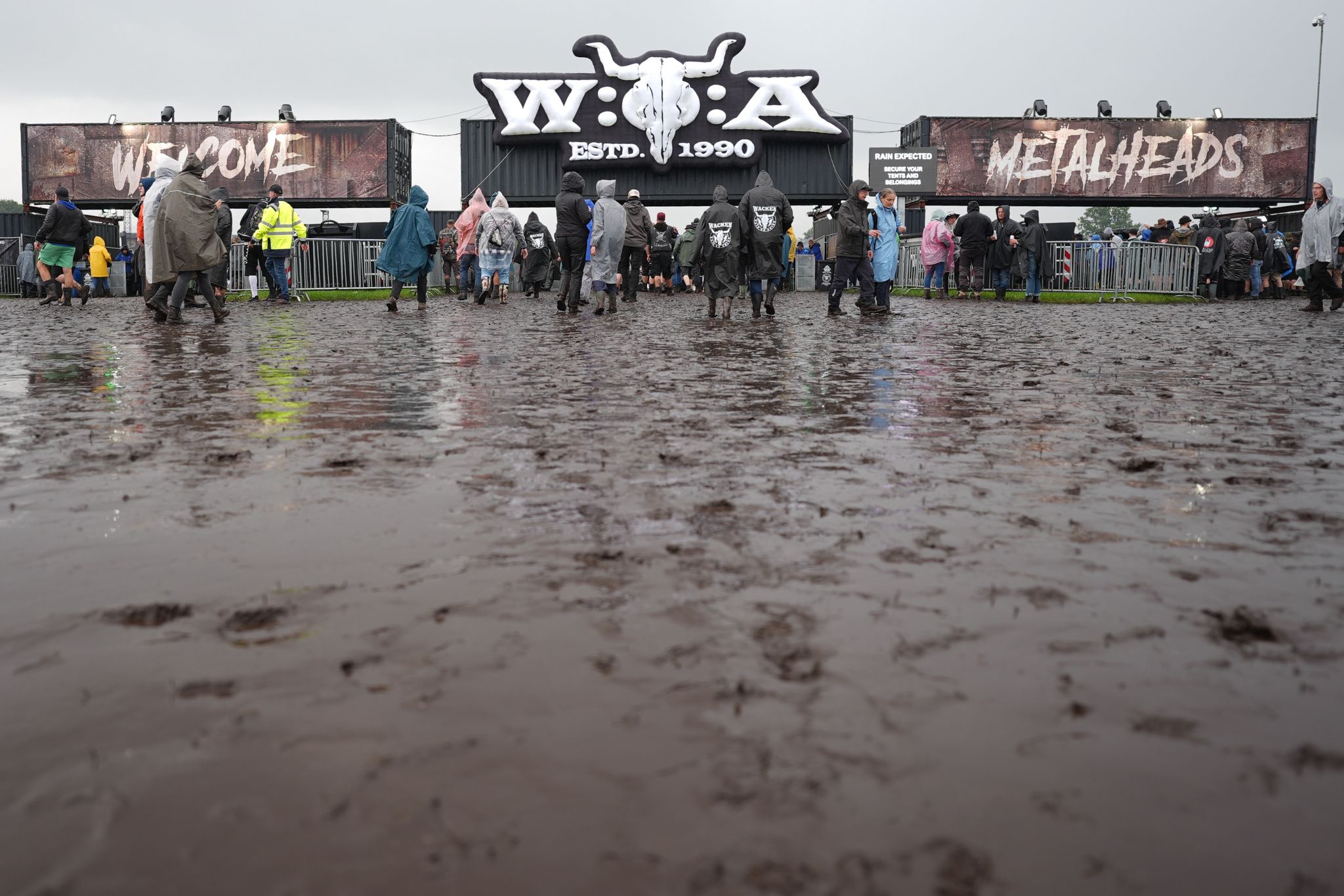 Wacken im Schlamm – 3.000 Kubikmeter Hackschnitzel