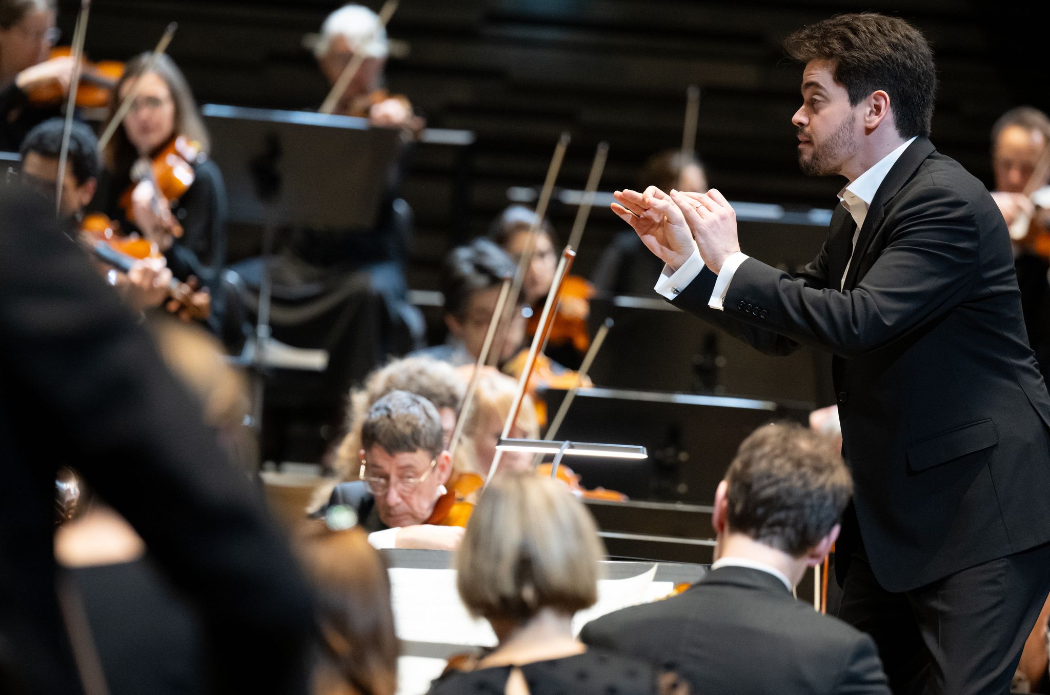 Zeichen der Solidarität: Lahav Shani dirigiert in Berlin