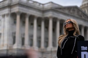 Paris Hilton kämpft für Opfer von Deepfake-Pornografie
